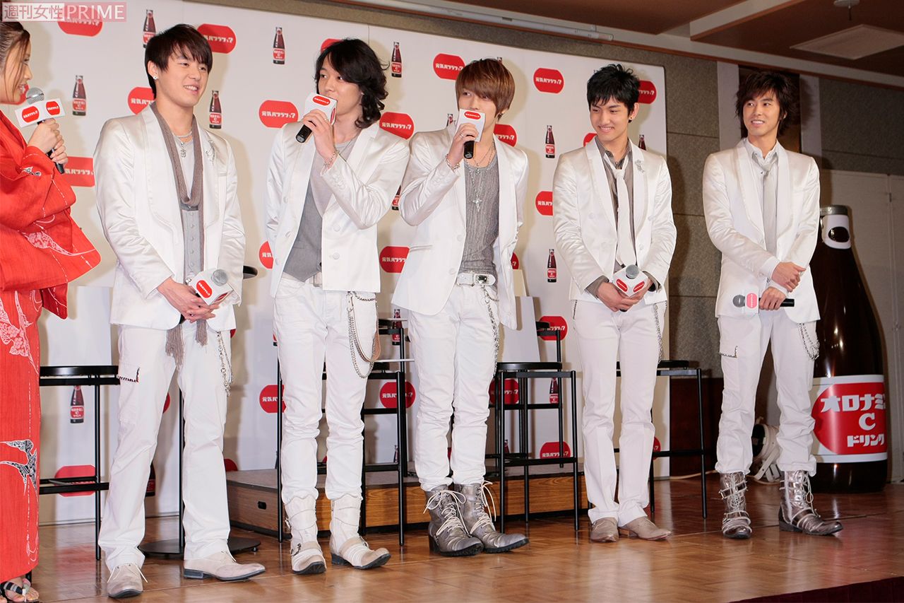 東方神起。左3人が脱退し現在は右2人（ユンホ、チャンミン）に