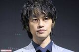 斎藤工、“眉なし&タトゥーびっしり”の最恐ビジュア…