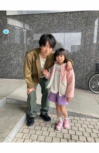 櫻井翔の娘役・吉田帆乃華とのツーショット。父親役として迫真の演技を見せていた（番組公式Twitterより）