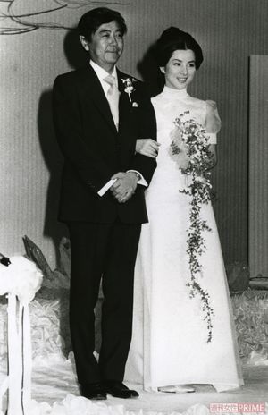 '73年に行われた岡田さんとの結婚式。結婚を反対し続けた吉永の両親は会場に現れず