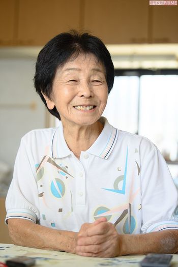 「夫の写真に向かって今も、よくしゃべりかけるんですよ。『元気？　あんた寂しいでしょ。でも迎えにこないでね』とか、『もし私に彼氏ができても文句言わないでよね？　先に死んだほうが悪いんだから』ってね（笑）」　撮影／渡邉智裕