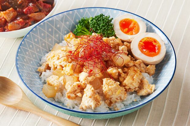 エスニック鶏大根丼　撮影／KATOMI（STUDIOEYE）