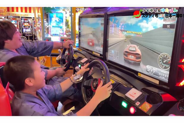 「これも勉強や！」とゲームセンターに興じるゆたぼん（ゆたぼん公式YouTubeより）