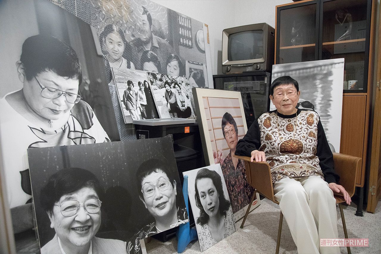 橋田壽賀子さんの自宅には思い出の写真たちが（2018年撮影）