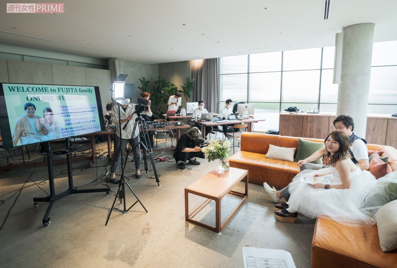 結婚式会場の様子　（『バンビーノ』藤田裕樹のオンライン結婚式の様子）