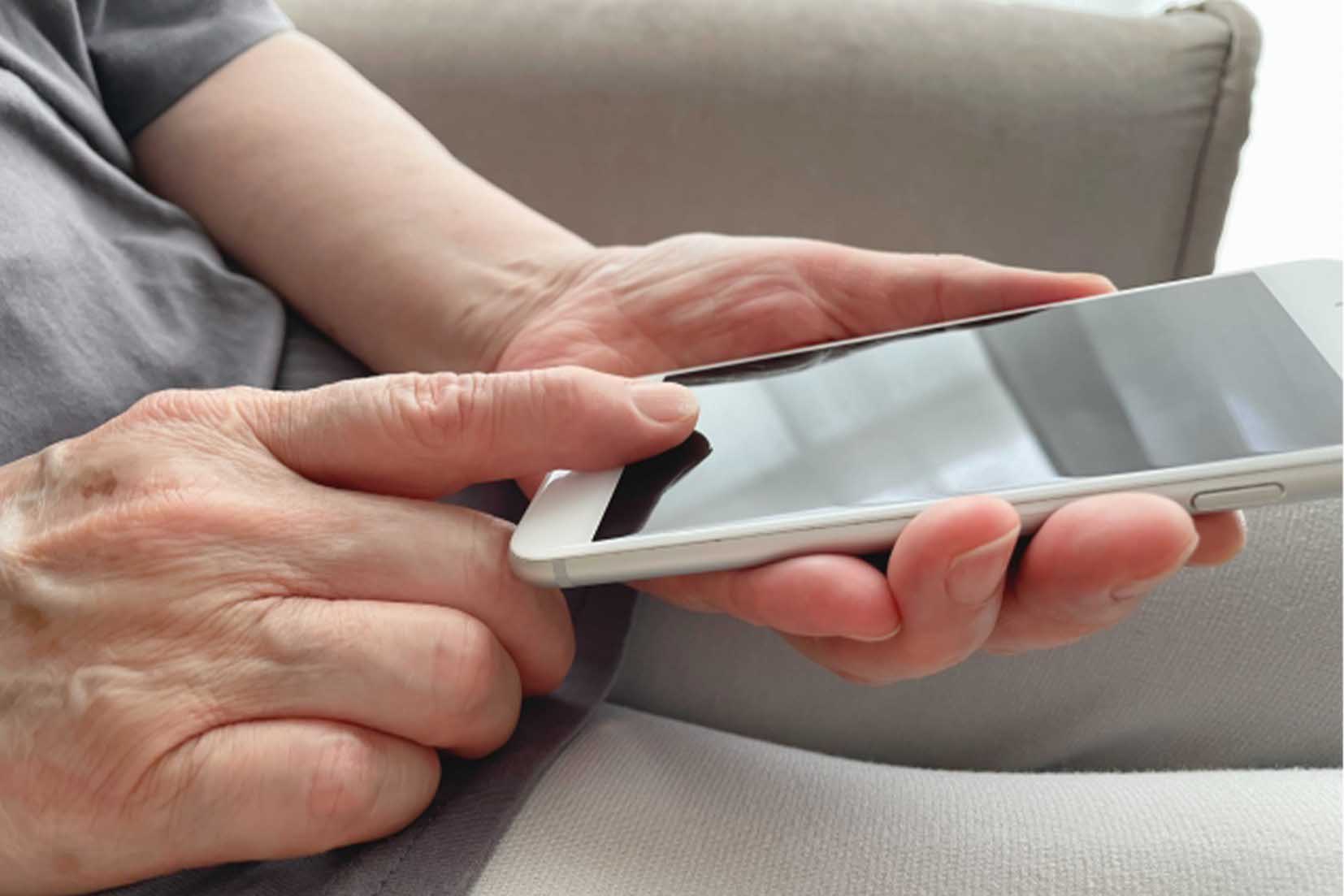 知らない番号の着信は、まず警戒!　※写真はイメージです