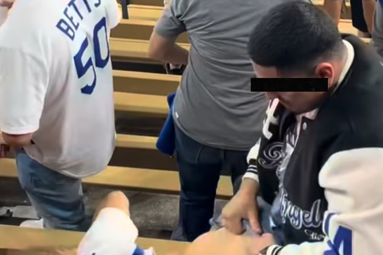 ネット上で拡散しているスタンドで不適切な行為をする男女（編集部で一部加工）