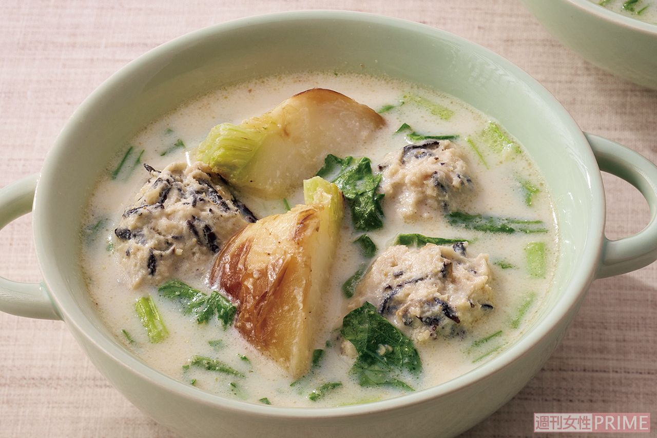 ひじき鶏だんごの豆乳ごまスープ