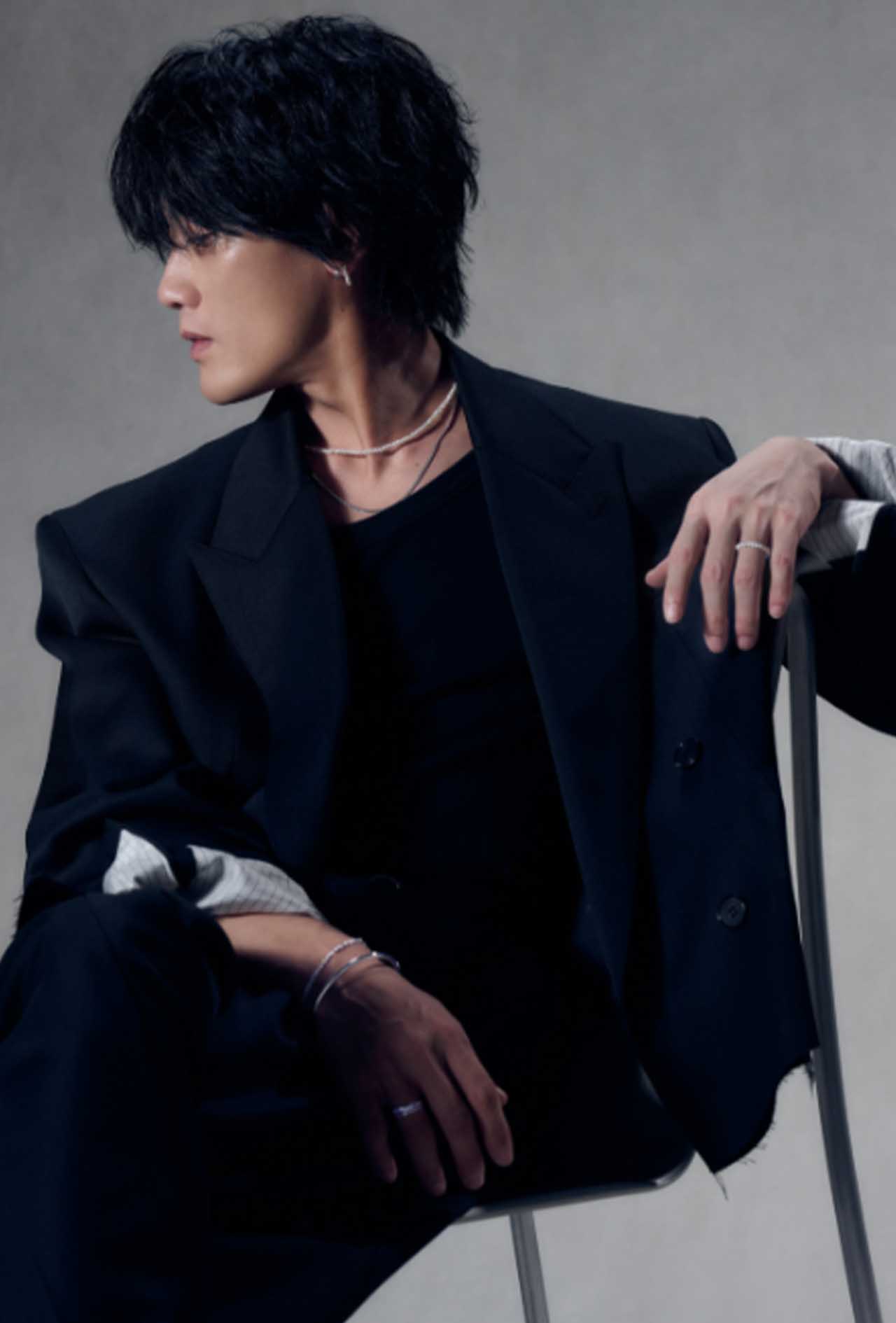 42歳とは思えないビジュアルを放つ赤西仁（JeRagen公式HPより）
