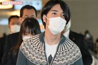 小室圭さん着用で話題「ダース・ベイダーTシャツ」がフリマアプリで高額転売