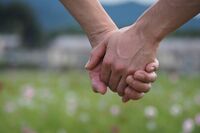 13歳になったら性行為に同意できる！子どもの性教育、親はどう伝えるべき？