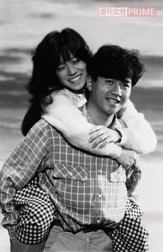 1985年公開の映画『愛・旅立ち』で共演した近藤真彦と中森明菜