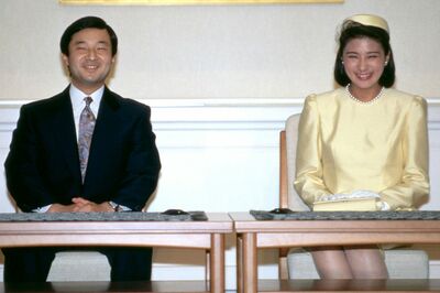 ご婚約決定後の記者会見での雅子さまは幸せそうにはにかまれて。平成５年１月