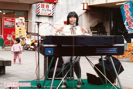 1983年、神奈川県内の商店街で『ターニング・ポイント』のプロモーション