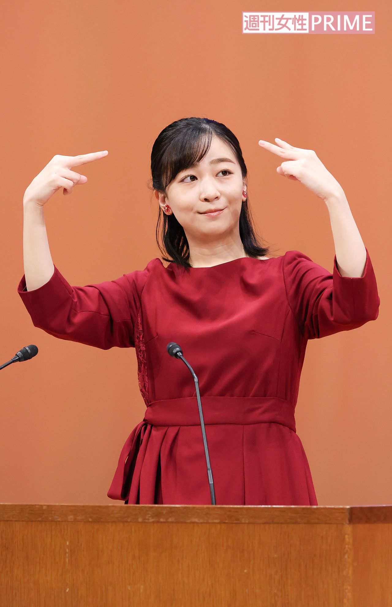 『全国高校生手話パフォーマンス甲子園』で手話を交えて挨拶された佳子さま（9月25日）