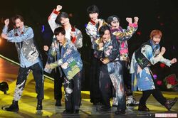『WEST.』7人“全員集合”の『あべのハルカス』新CM解禁もメイキングの《6月に撮影されたものです》テロップに複雑胸中