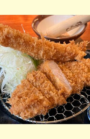 インスタグラムに投稿された、美味しそうなトンカツ