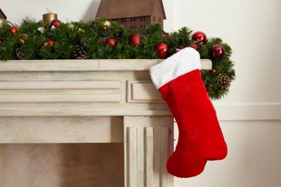 【知って楽しい雑学】クリスマスプレゼントを靴下に入れるのはなぜ？キリスト教の司教の伝説をもとに16世紀…