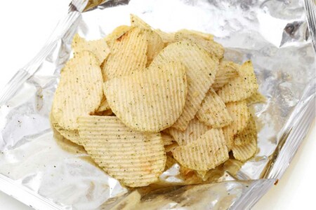 ポテトチップスの“代名詞”的メーカーのためか、もっとも名指しで批判の声を集めたのはカルビー（写真はイメージです）