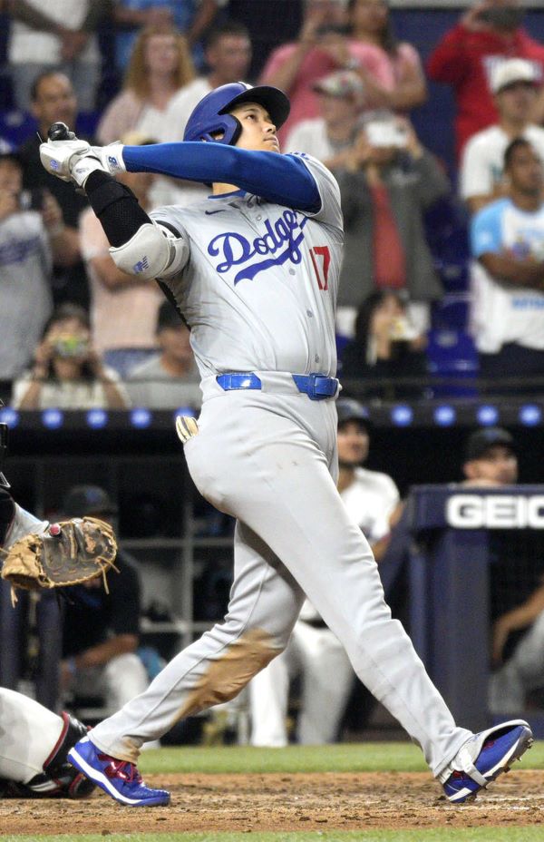 9月20日、史上初の“50―50”を達成した次の打席でも3打席連続のホームランを放った大谷翔平　写真／共同通信社