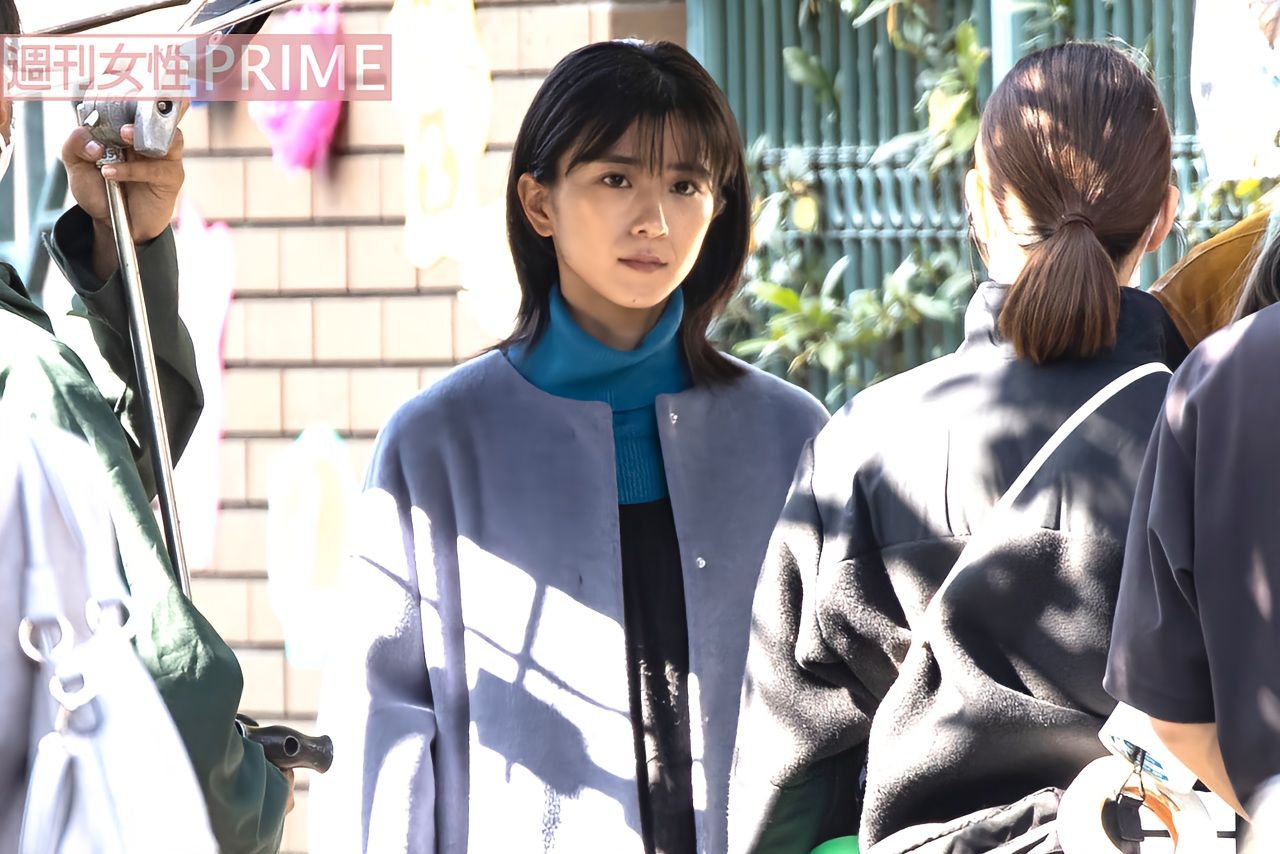 ドラマ『クロサギ』ロケ中の黒島結菜