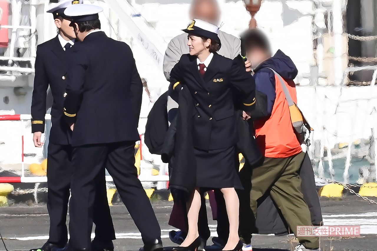 ドラマ『DCU』の撮影に臨む中村アン