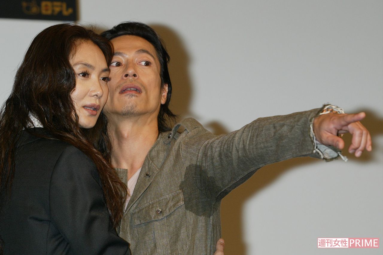 ドラマ『世界で一番君がすき』で共演した浅野温子と三上博史