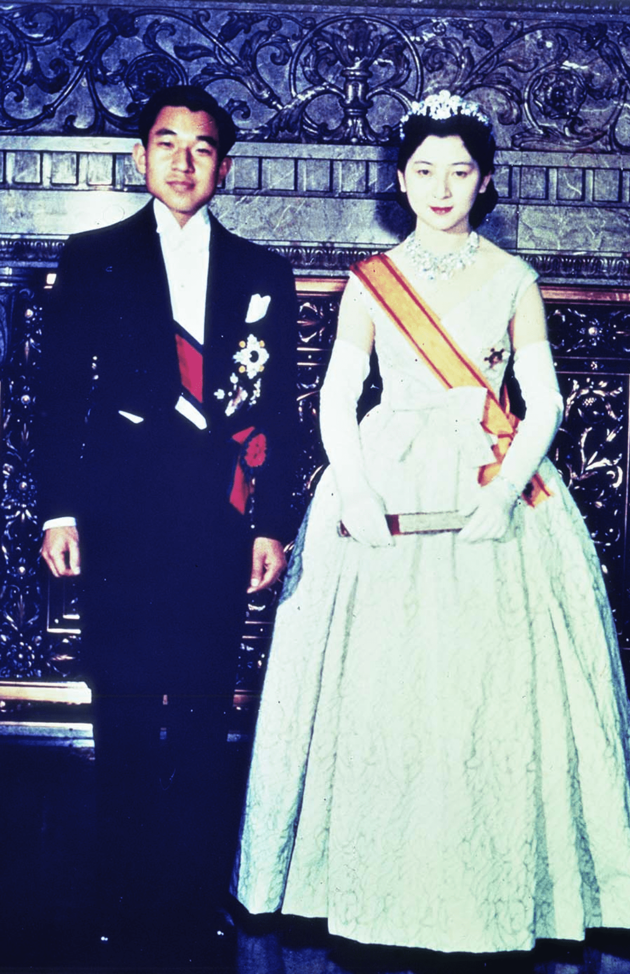 上皇さま、美智子さま　'59年4月10日、ご結婚当日の記念撮影（写真／宮内庁）