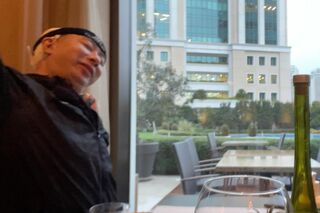 ホテルのカフェ。植毛手術後、ホテルでのんびりリラックスしながら晩御飯を食べたという