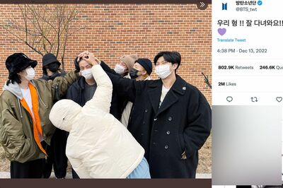 新兵教育隊に入隊したJINを見送る『BTS』のメンバーたち（BTSの公式Twitterより）
