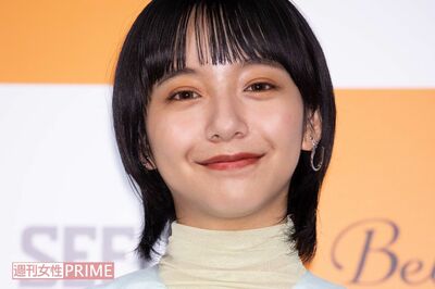 「不思議な衣装」「流石に変じゃね?」山之内すずが『アッコにおまかせ!』で着用した衣装がネット上で物議…