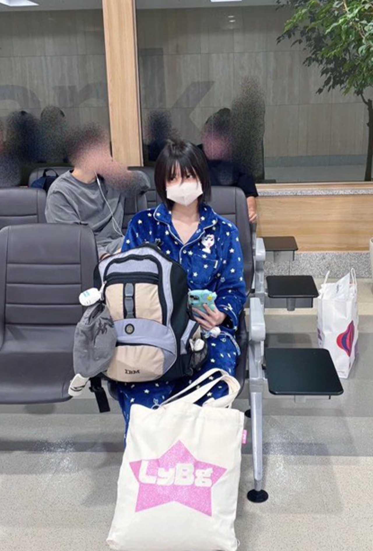 《目立ちたいにもほどがある》パジャマ姿で空港に行くあの（本人のXより）
