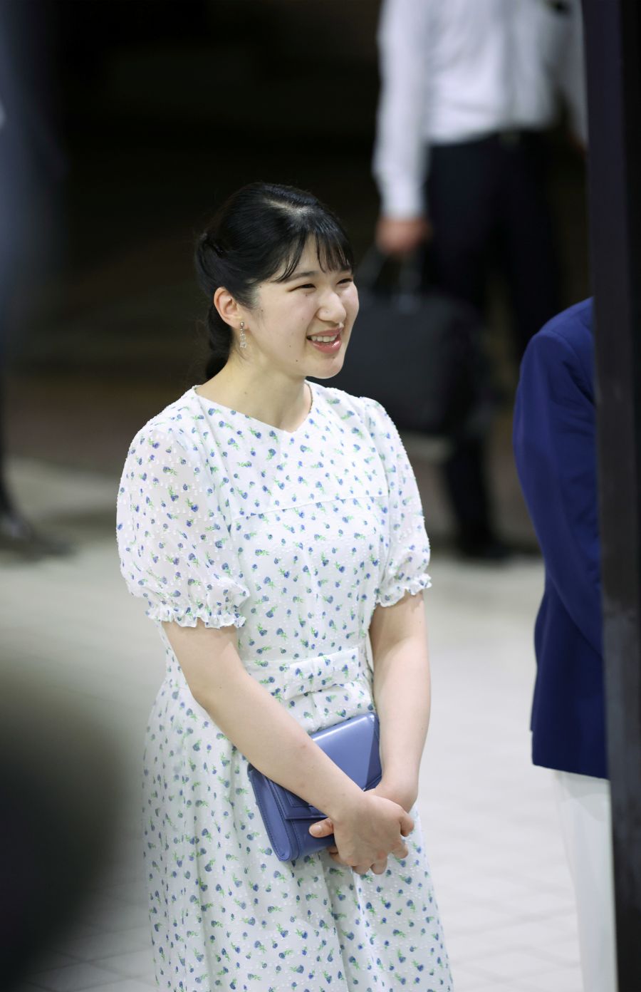 今も変わらずフェミニンなお洋服もお好きな愛子さま