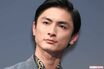 高良健吾、NHK朝ドラ『ブラッサム』での“芥川龍之介”役が「雰囲気そっくり」絶賛集まる“完全再現”ビジュアル