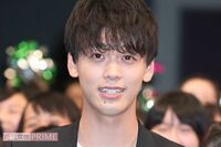 竹内涼真のほろ酔いプライベート、行きつけの居酒屋で粋なサービス