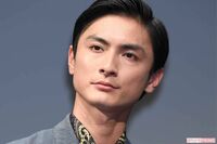 高良健吾、NHK朝ドラ『ブラッサム』での“芥川龍之介”役が「雰囲気そっくり」絶賛集まる“完全再現”ビジ…
