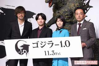 2023年9月、映画『ゴジラ-1.0』完成報告会見に出席した山崎貴監督、神木隆之介、浜辺美波ら