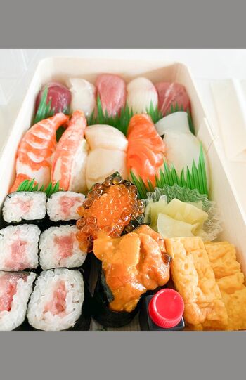 中居の冠番組『金スマ』でもたびたび高級寿司の折り詰めを差し入れていたという中居。ネタが高そう……！（公式SNSより）