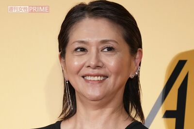 小泉今日子、還暦ツアーで《戦争反対!!》政治的パフォーマンスの真相…「世界を相手に」同志の近田春夫が語…
