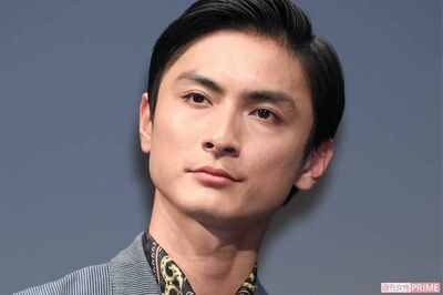 高良健吾、NHK朝ドラ『ブラッサム』での“芥川龍之介”役が「雰囲気そっくり」絶賛集まる“完全再現”ビジ…