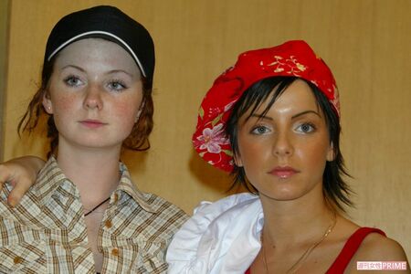 t.A.T.u.の2人はドタキャンについて、後のインタビューで、プロデューサーが話題づくりのために仕組んだと明かした