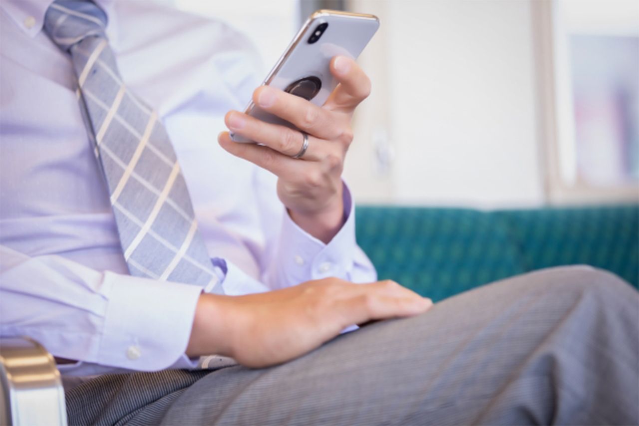 手軽に撮影できるスマートフォンの普及は盗撮犯罪の増加の要因に　※写真はイメージです