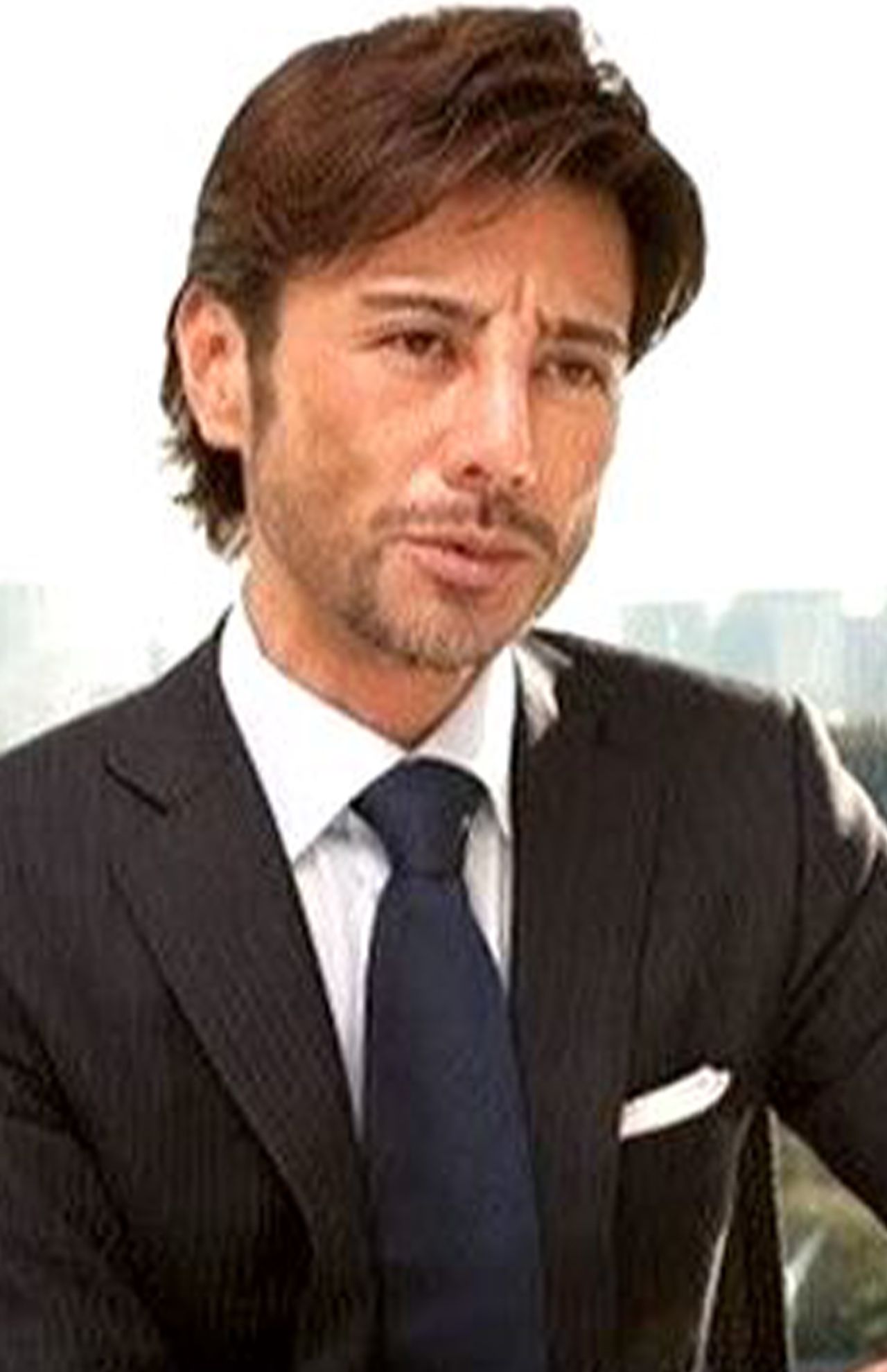 大谷と話をする元通訳の水原一平氏の学歴詐称も明るみに（写真は所属事務所ホームページより）