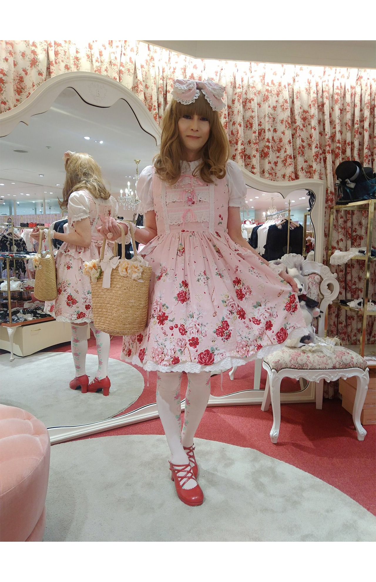 ロリータファッションに身を包むオンプさん（本人SNSより）