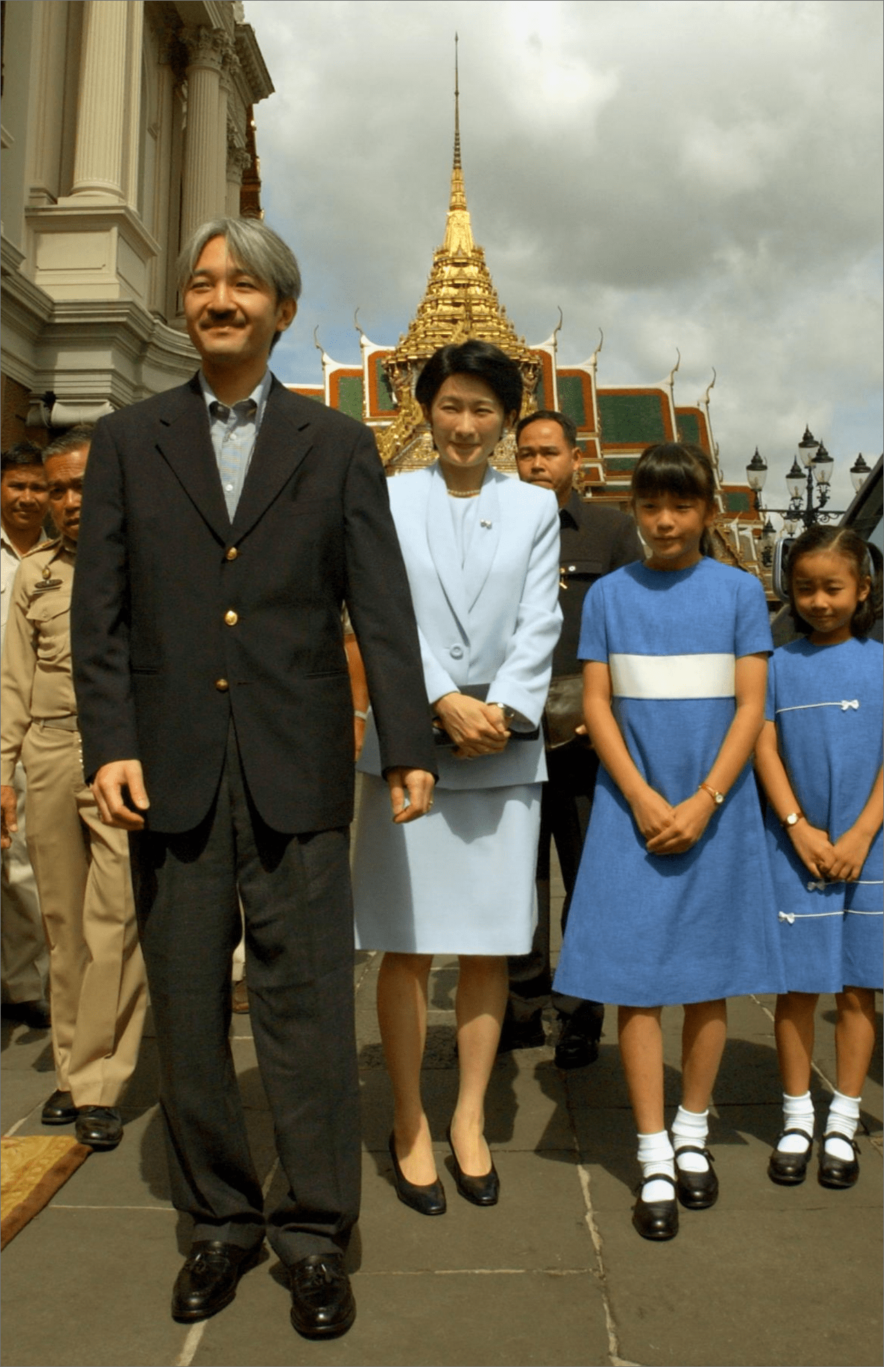 バンコクの観光名所、チャクリー・マハ・プラサート宮殿を訪れたご一家