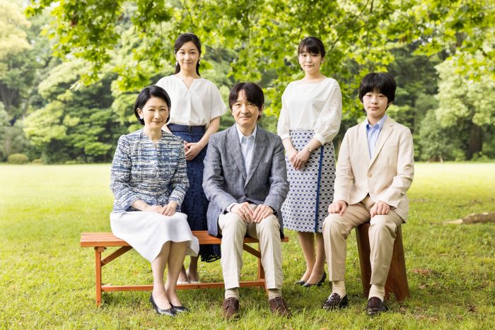 2021年の秋篠宮ご一家。仲がよろしいようにも見えるが……（宮内庁提供写真）