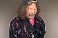 《「小学校の体育館に爆弾を仕掛けた」ウソの110番通報を繰り返す》ゴミ屋敷に住む“網タイツ”おじさん・…