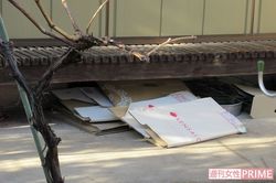 H容疑者が長く暮らした実家は生活感が失われていた。姉妹のアパートからは徒歩約5分