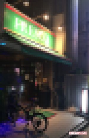 高橋が通う、地元のオーセンティックバー。店長とも気心の知れた仲