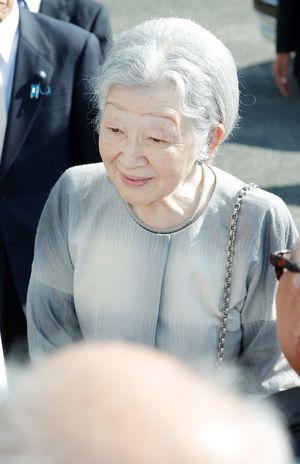 屋久島町で歓迎の横断幕を用意して待っていた島民に笑顔で対応された（11月16日）